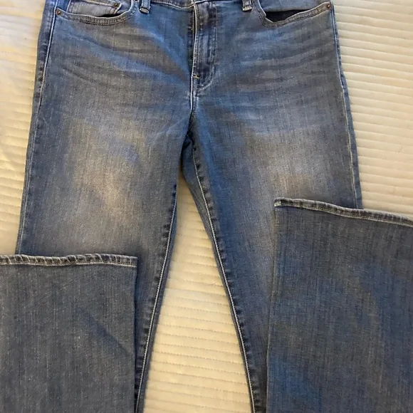 Size 10 Lucky Brand Sweet Boot Jeans. - Picture 2 of 6
